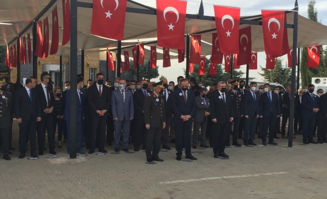 Kurtuluşun kahramanı Atatürk saygıyla anıldı