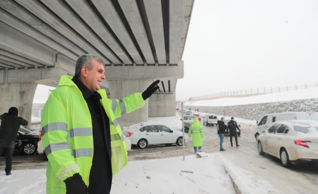 Başkan Beyazgül kar çalışmasına katıldı