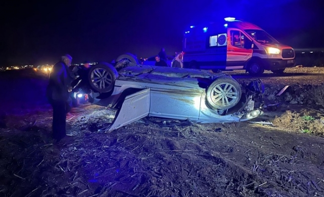 DEVRİLEN OTOMOBİLİN SÜRÜCÜSÜ YARALANDI