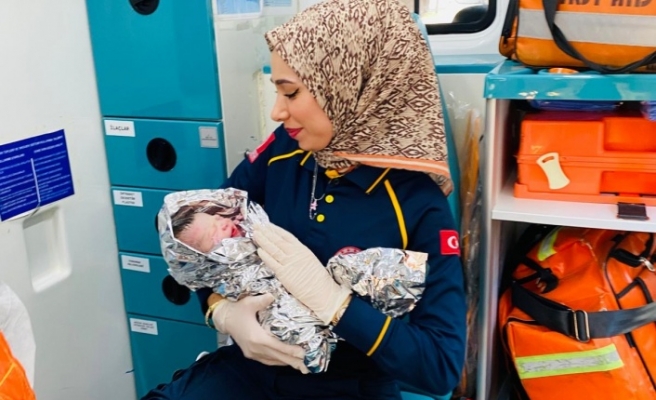 Ambulansta dünyaya merhaba dediler